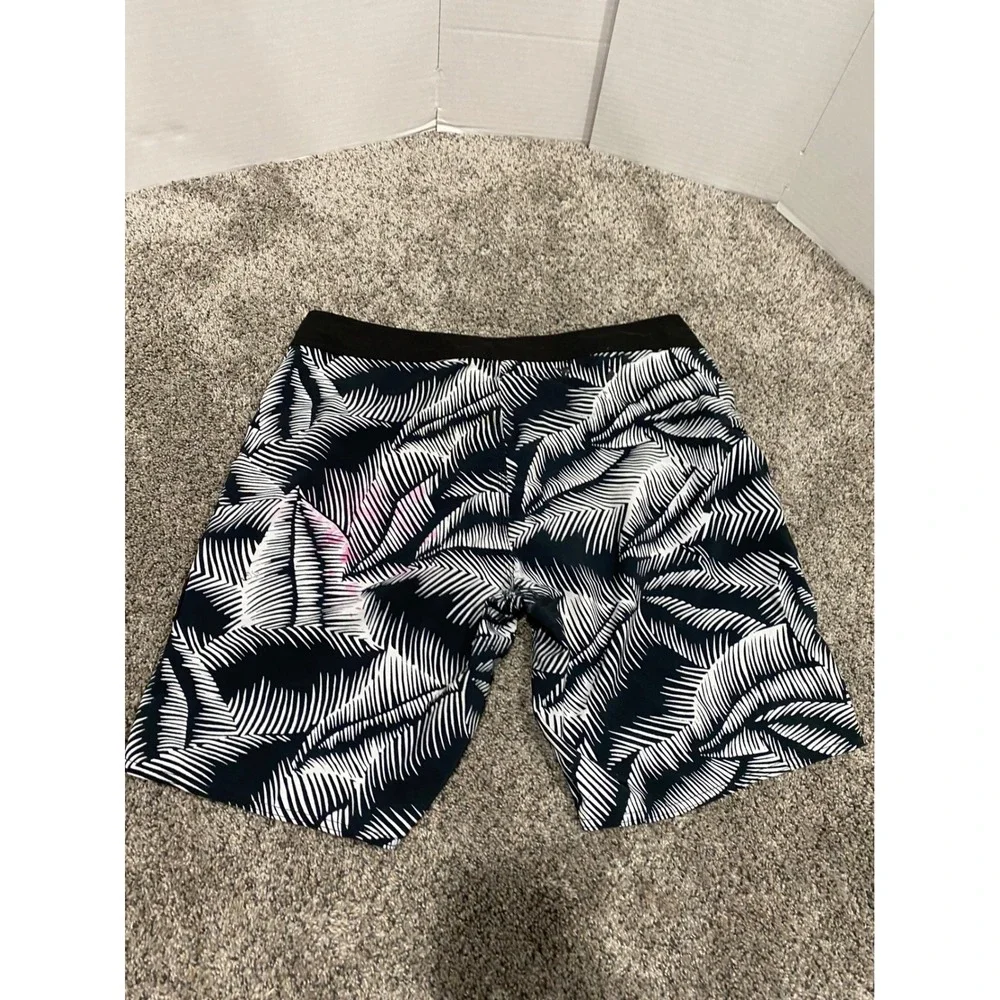 Board Shorts Volcom Mens Black Fair Tropical Leaf Print Mod-Tech 33